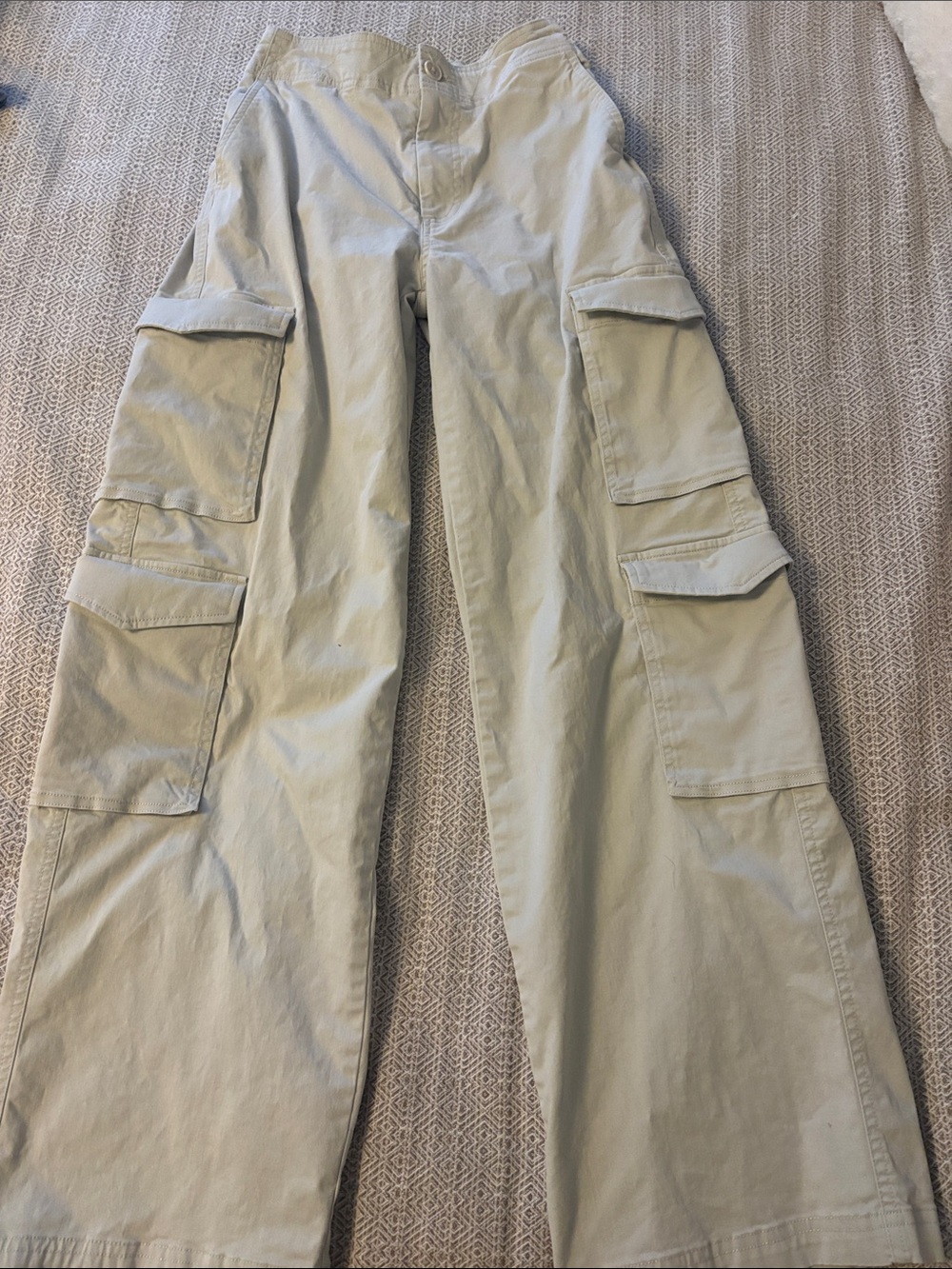 Abercrombie & Fitch Light Beige Cargo Pants with Multiple Pockets
